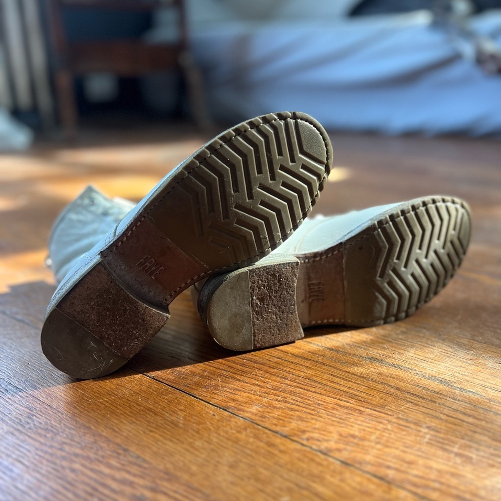 Frye Veronica Combat White - image 3